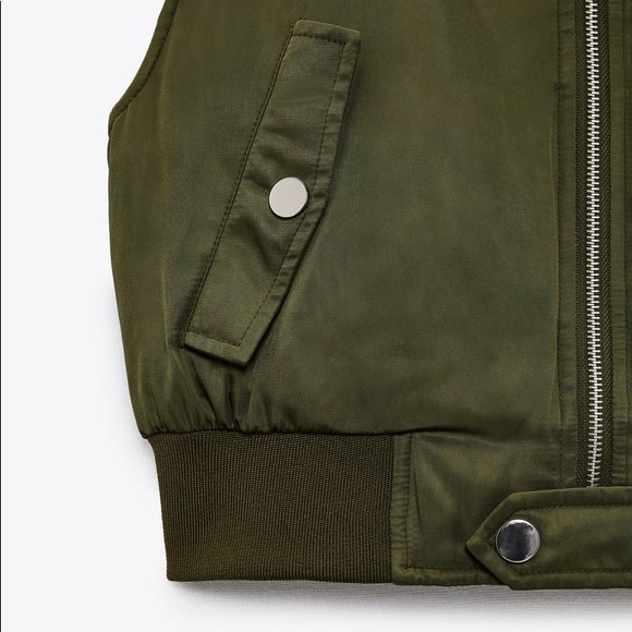 Zara CROPPED NYLON VEST - Picture 6 of 9